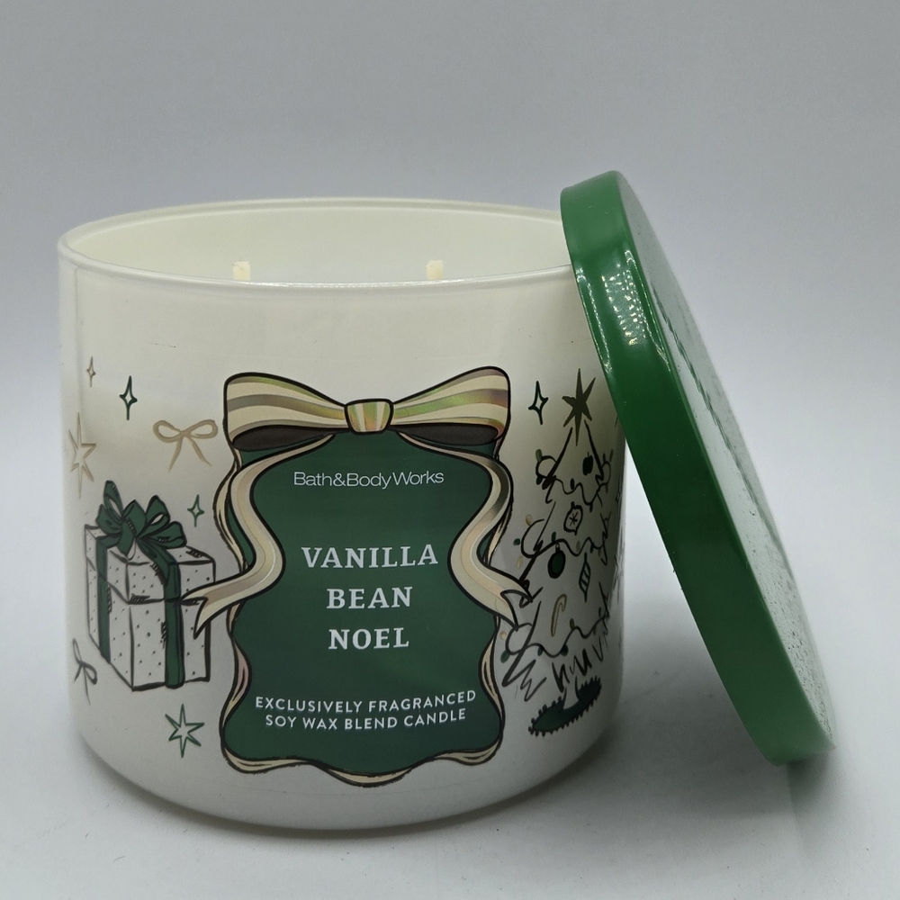 Bath and Body Works Vanilla Bean Noel 3 wick Candle - Picture 1 of 5